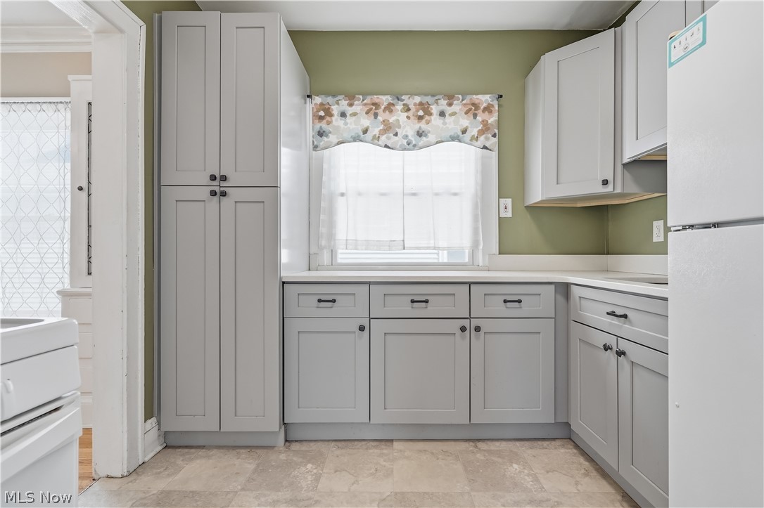 2095 Chesterland Avenue Lakewood OH 44107