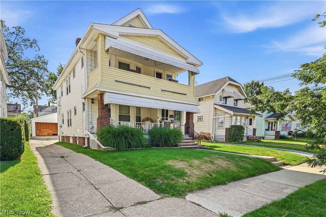 2095 Chesterland Avenue Lakewood OH 44107
