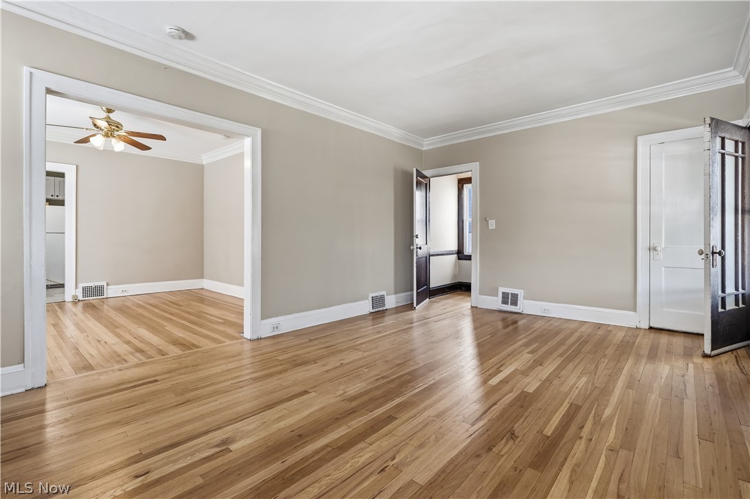 2095 Chesterland Avenue Lakewood OH 44107