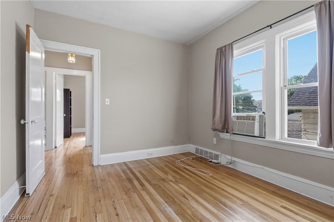 2095 Chesterland Avenue Lakewood OH 44107