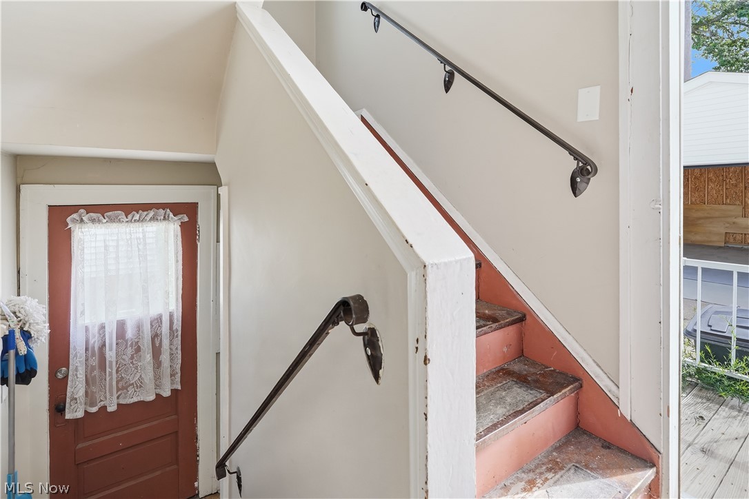 2095 Chesterland Avenue Lakewood OH 44107