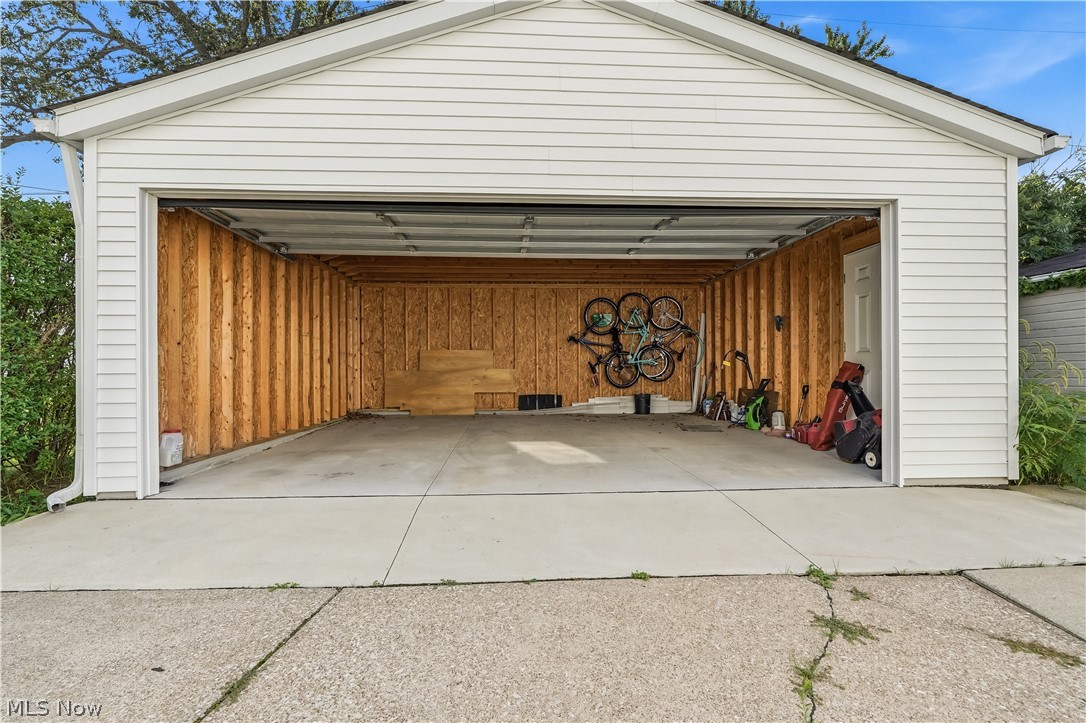2095 Chesterland Avenue Lakewood OH 44107