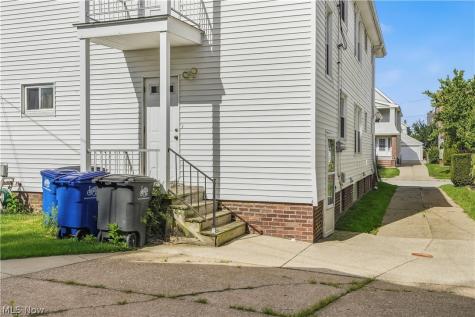 2095 Chesterland Avenue Lakewood OH 44107
