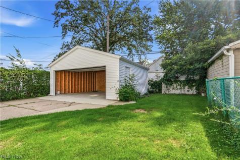 2095 Chesterland Avenue Lakewood OH 44107