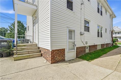 2095 Chesterland Avenue Lakewood OH 44107