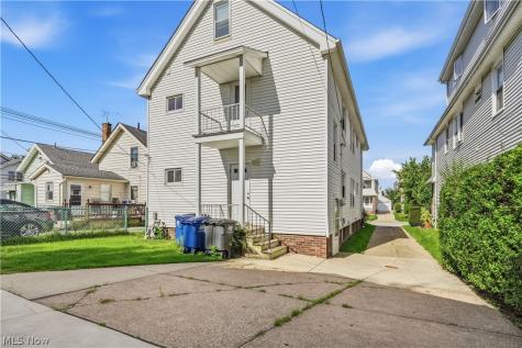 2095 Chesterland Avenue Lakewood OH 44107