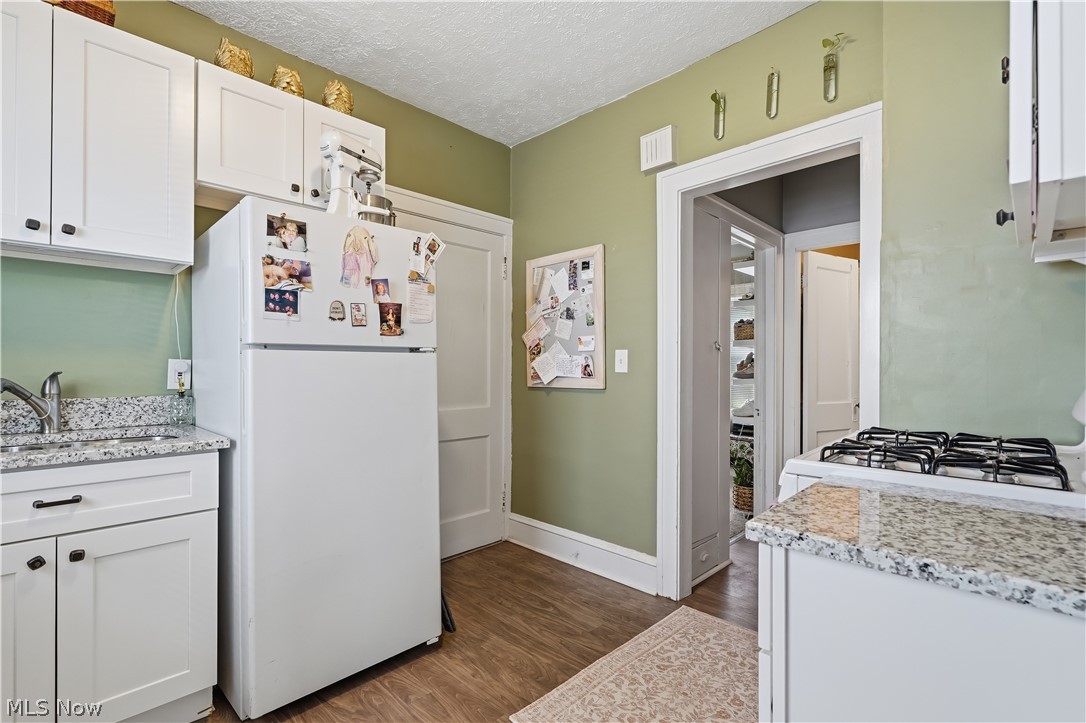 2095 Chesterland Avenue Lakewood OH 44107