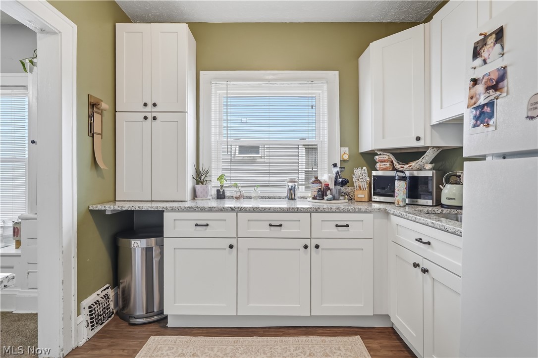 2095 Chesterland Avenue Lakewood OH 44107