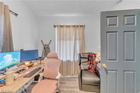 4304 Beta Avenue Newburgh Heights OH 44105