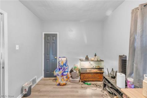 4304 Beta Avenue Newburgh Heights OH 44105