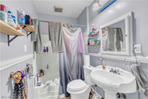 4304 Beta Avenue Newburgh Heights OH 44105