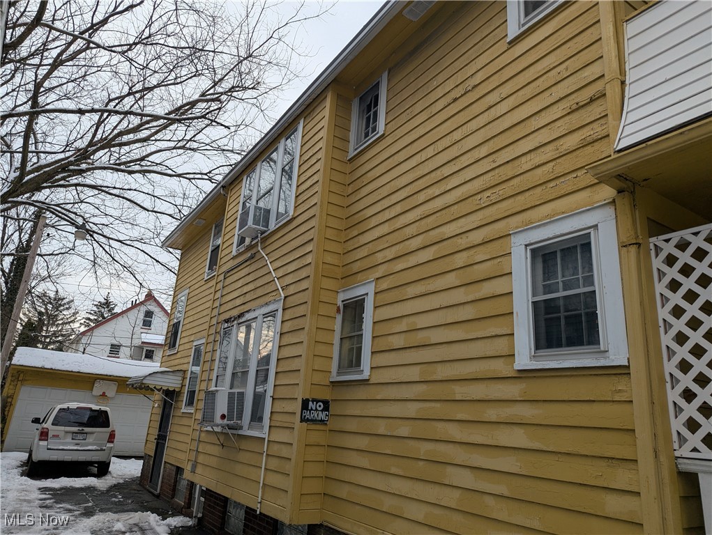 10904 Mount Overlook Cleveland OH 44104