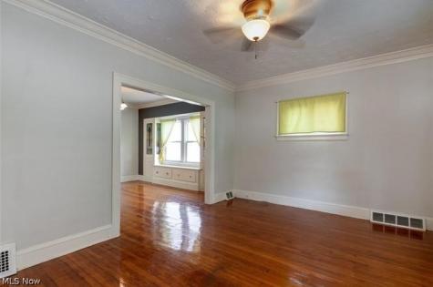 4392 W 47th Street Cleveland OH 44144
