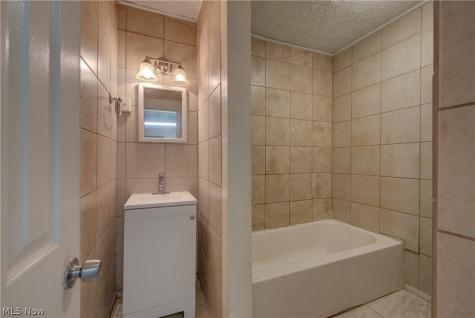 3295 W 56th Street Cleveland OH 44102