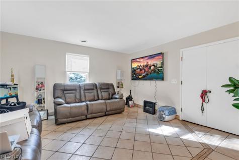 7511 Jeffries Avenue Garfield Heights OH 44105