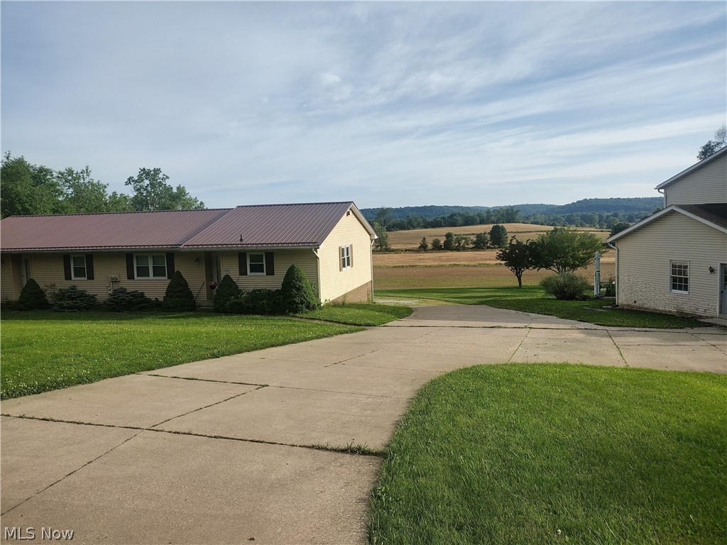 1142 Kerns Drive NE Bolivar OH 44612