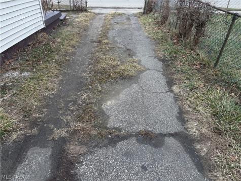 1214 E 74th Street Cleveland OH 44103