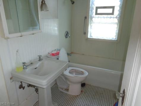 3327 Brookview Boulevard Parma OH 44134