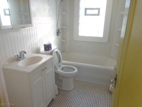 3327 Brookview Boulevard Parma OH 44134