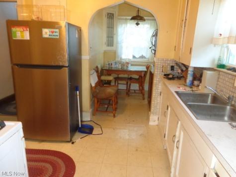 3327 Brookview Boulevard Parma OH 44134