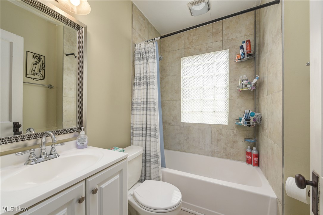 1631 Orchard Grove Avenue Lakewood OH 44107