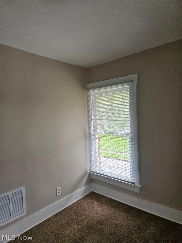 1937 Willard Avenue SE Warren OH 44484