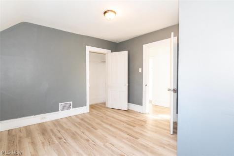 678-682 Sumner Akron OH 44311