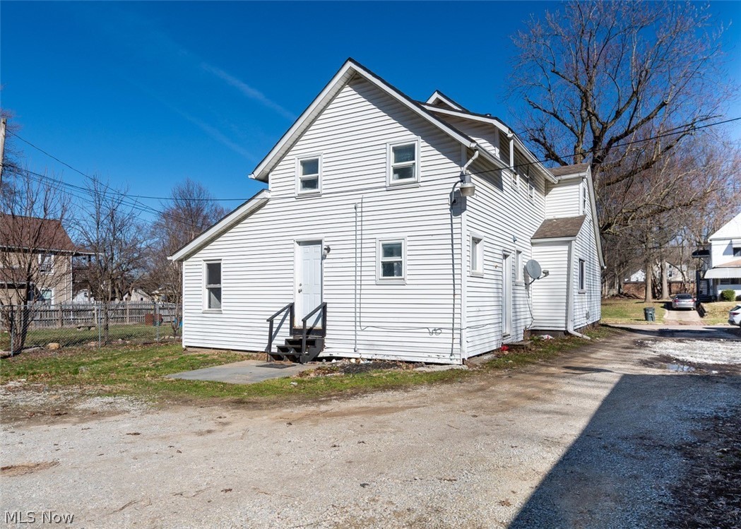 678-682 Sumner Akron OH 44311