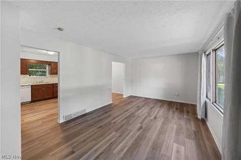 3367-3371 Hiwood Avenue Stow OH 44224