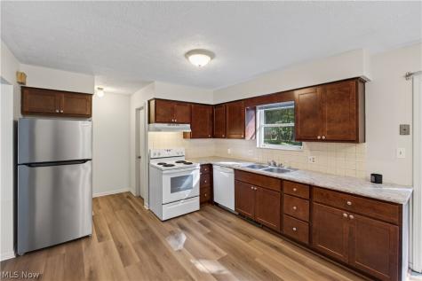 3367-3371 Hiwood Avenue Stow OH 44224