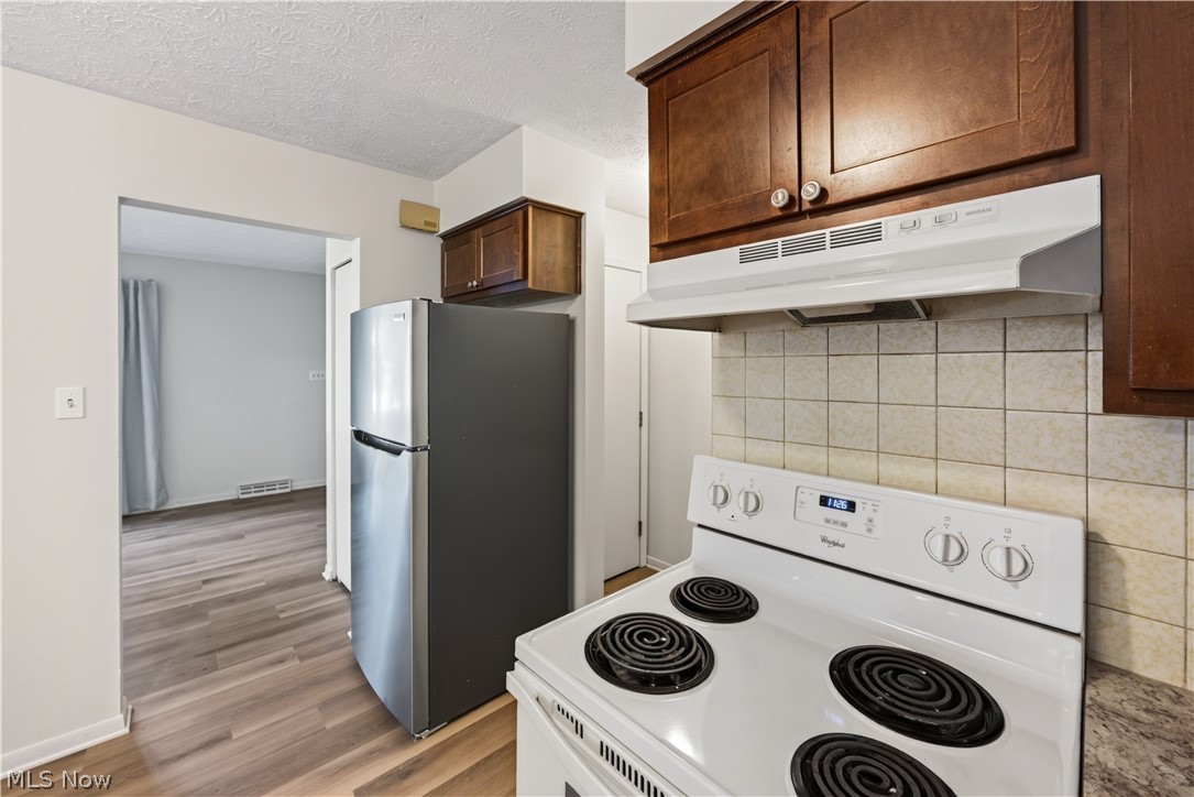 3367-3371 Hiwood Avenue Stow OH 44224