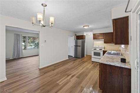 3367-3371 Hiwood Avenue Stow OH 44224