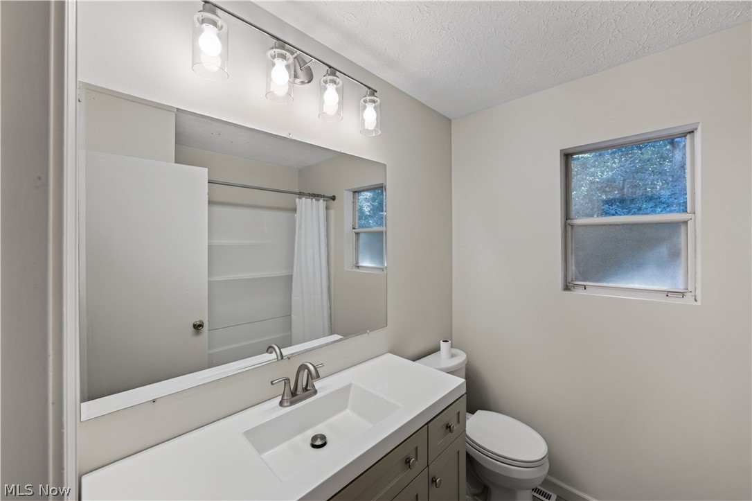3367-3371 Hiwood Avenue Stow OH 44224