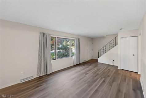 3367-3371 Hiwood Avenue Stow OH 44224