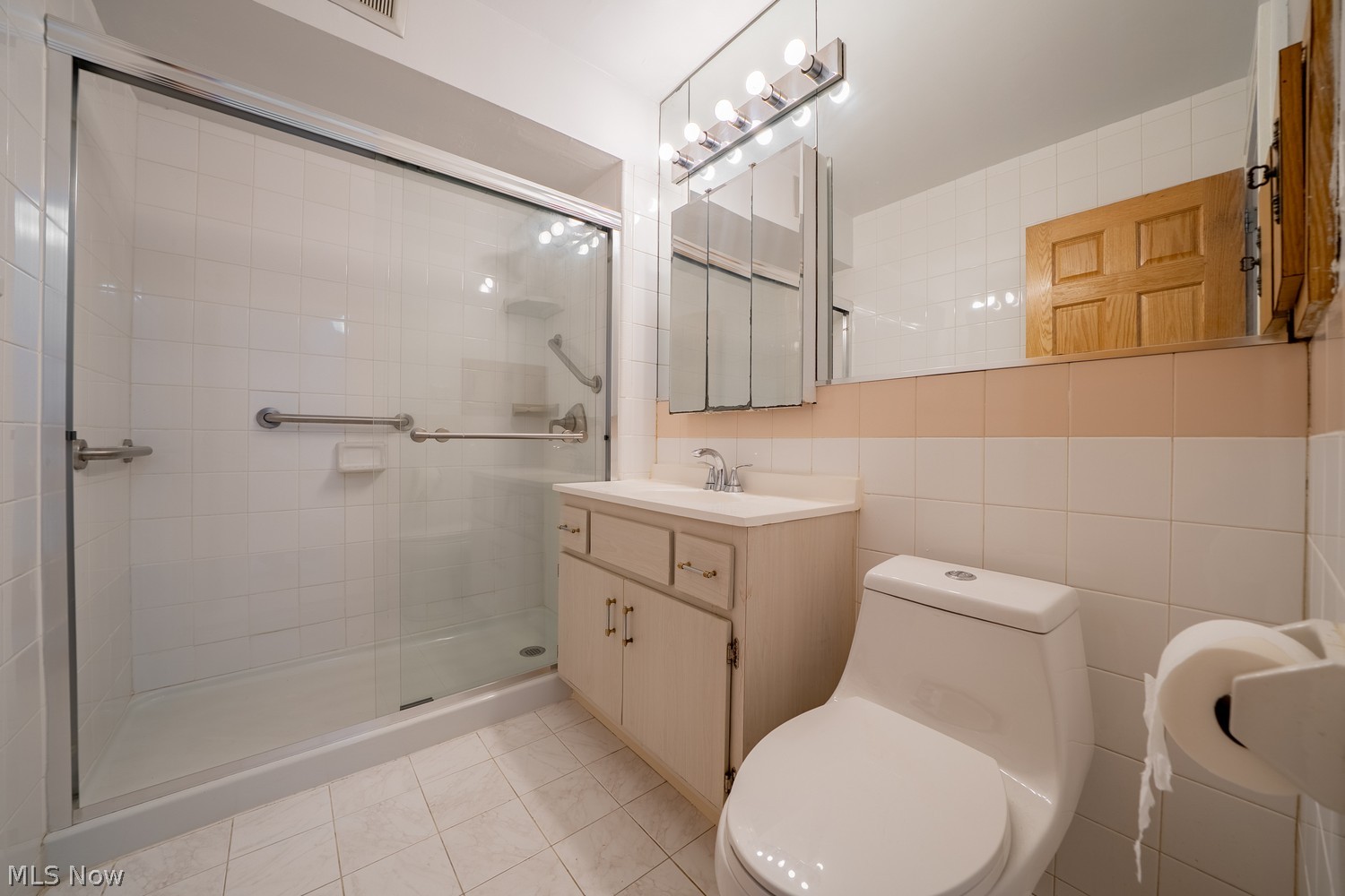 1582 Orchard Grove Avenue Lakewood OH 44107