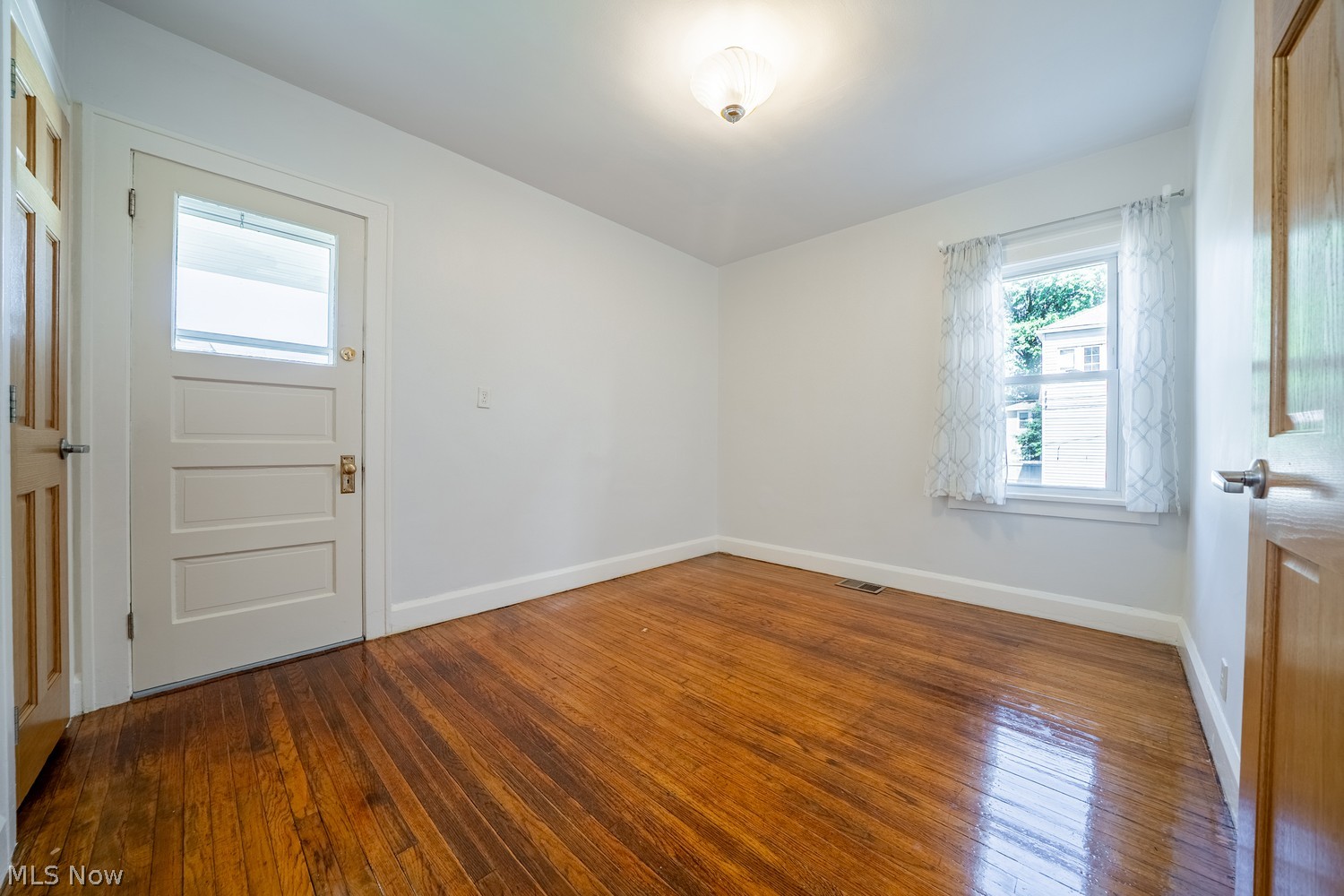 1582 Orchard Grove Avenue Lakewood OH 44107