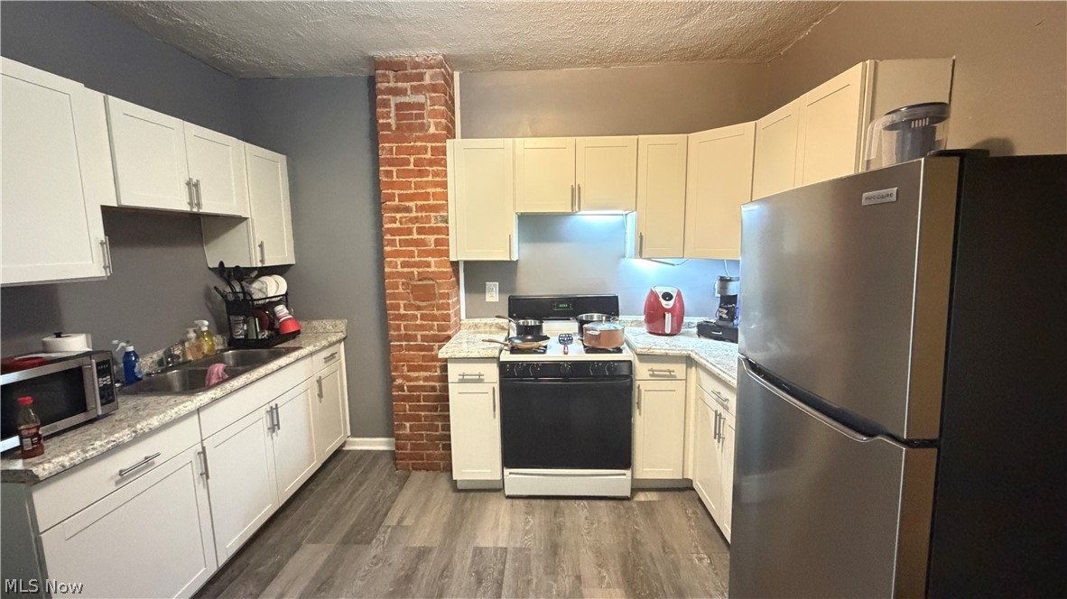 2193 W 104th Street Cleveland OH 44102