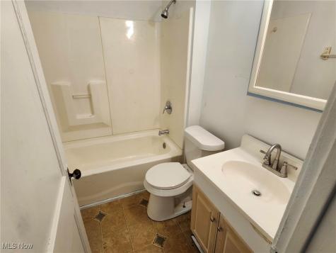 1639 Avalon Road Cleveland OH 44112