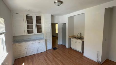 1065 E 77th Street Cleveland OH 44103