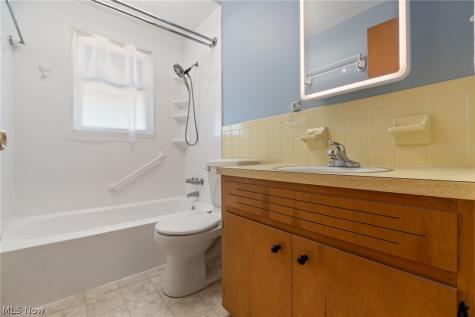 6264 Paris Avenue Louisville OH 44641