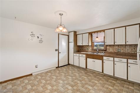 6264 Paris Avenue Louisville OH 44641