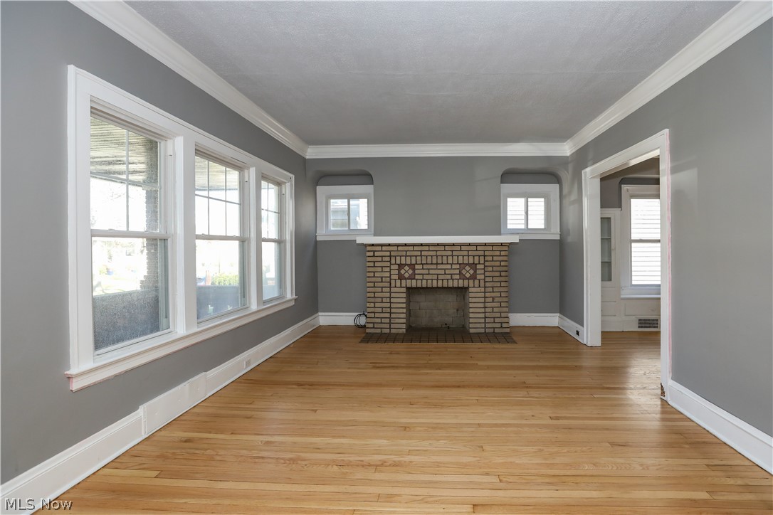 2075 Lewis Drive Lakewood OH 44107