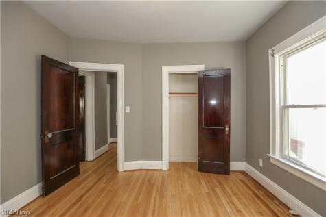 2075 Lewis Drive Lakewood OH 44107