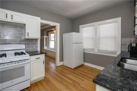 2075 Lewis Drive Lakewood OH 44107