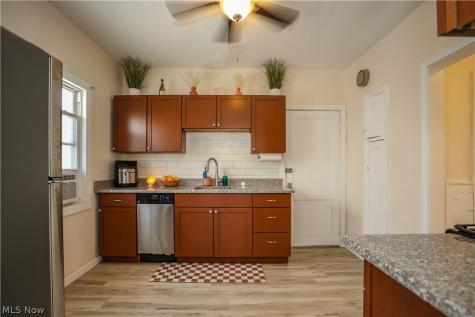 2075 Lewis Drive Lakewood OH 44107