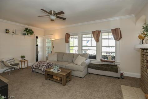 2075 Lewis Drive Lakewood OH 44107