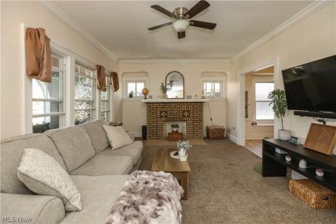 2075 Lewis Drive Lakewood OH 44107