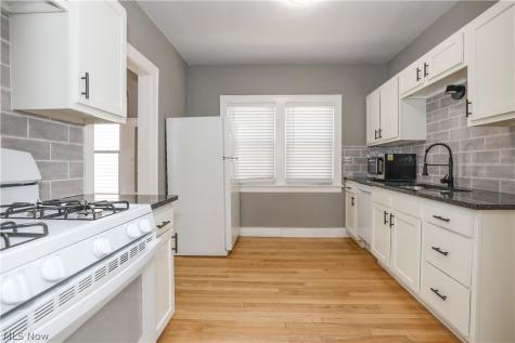2075 Lewis Drive Lakewood OH 44107