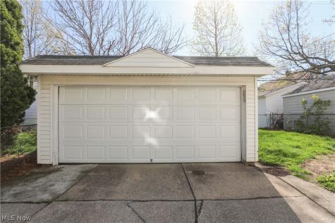 2075 Lewis Drive Lakewood OH 44107