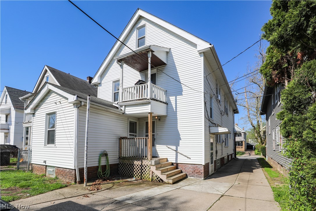 2075 Lewis Drive Lakewood OH 44107